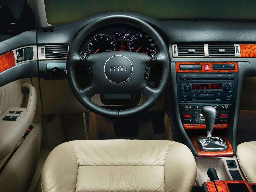 Торпедо Audi A6 Sedan (4B, C5) 2001 года  (NA) (фото 6 из 8)